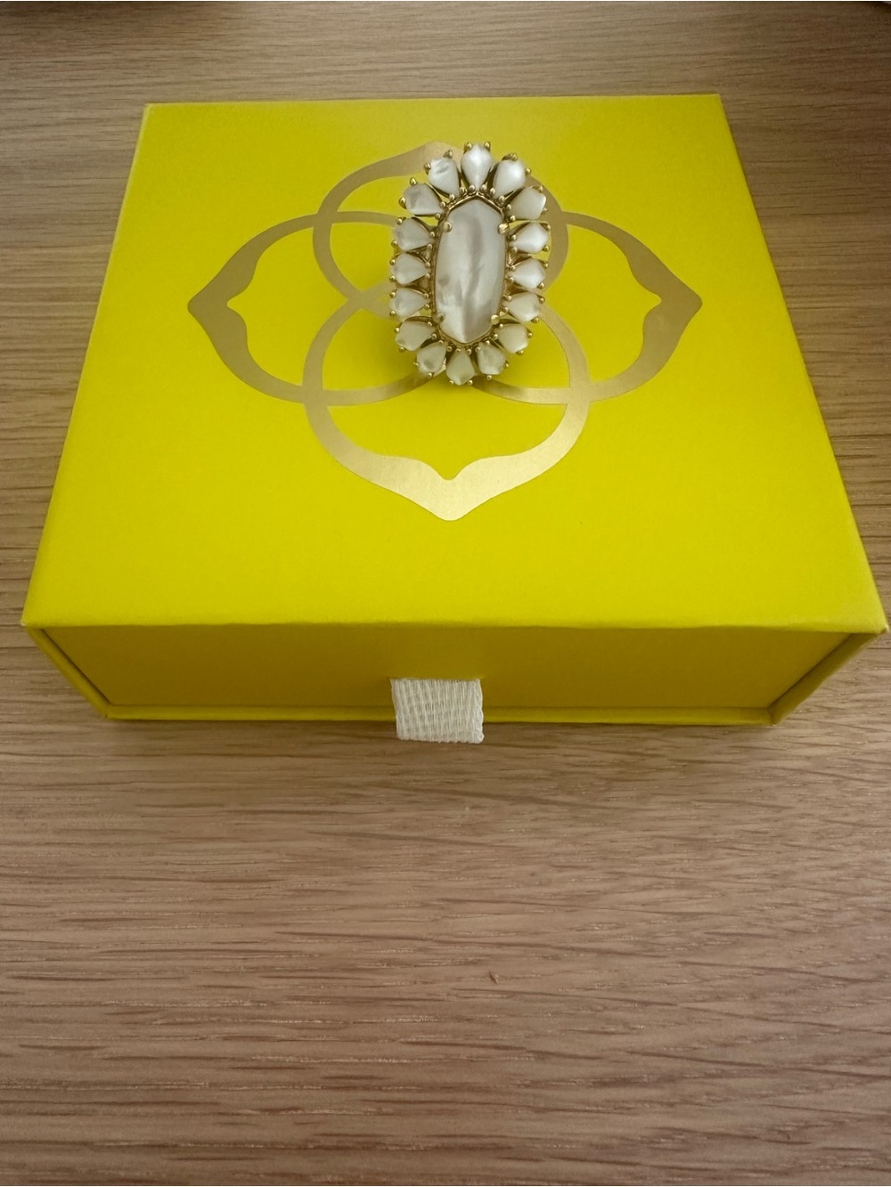 Wrangler x Yellow Rose by Kendra Scott Laurel Vintage Gold Statement Ring - Picture 2 of 3